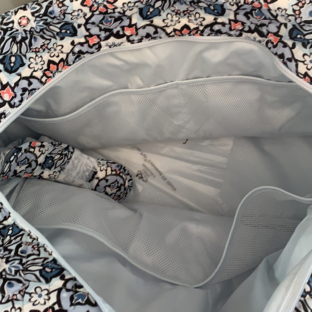 NWT vera bradley grand traveler libson medallion - Picture 8 of 13